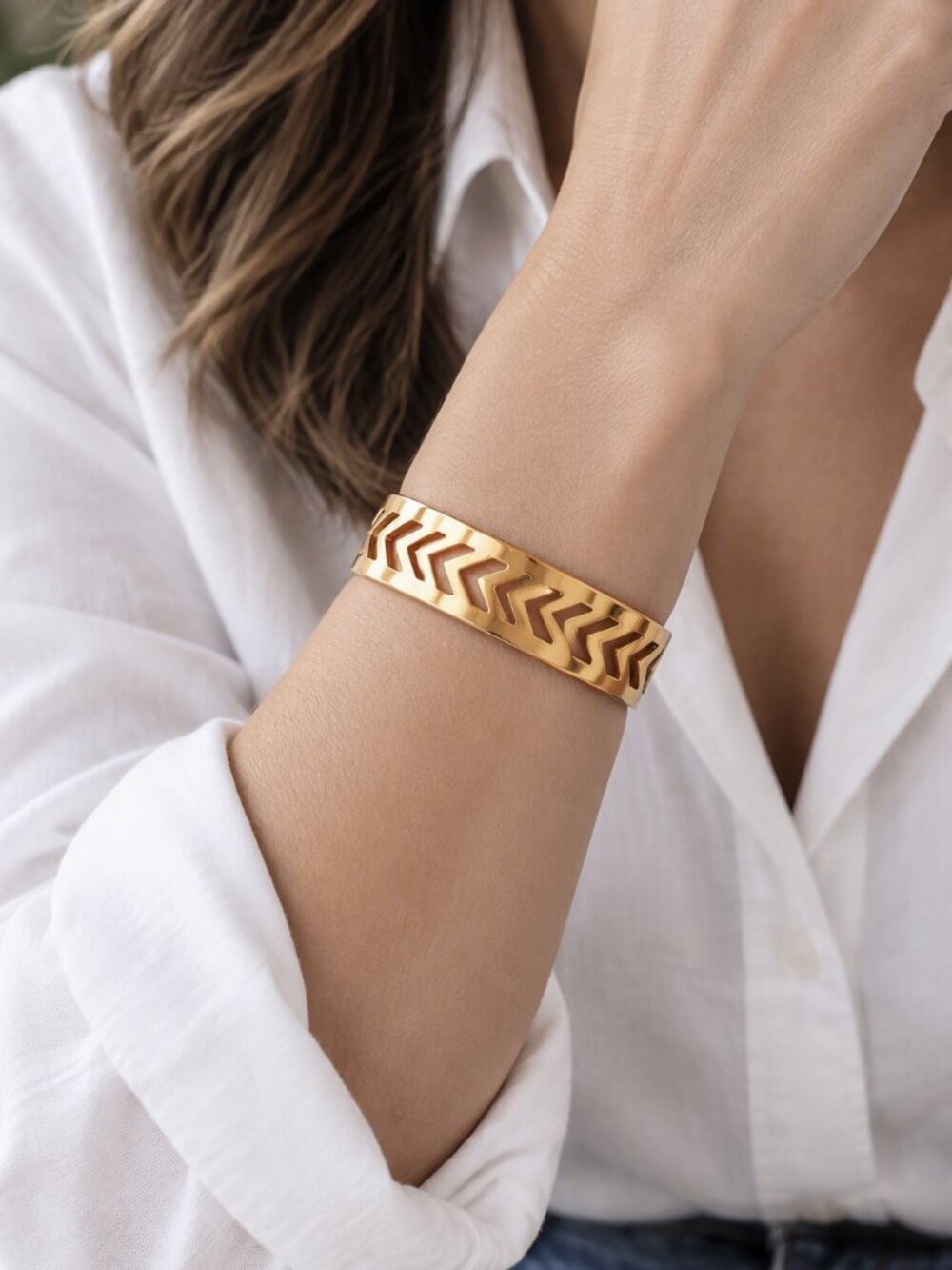 Vintage Signed Rustic Cuff Antiqued Gold Tone Chevron Arrow Openwork Bracelet